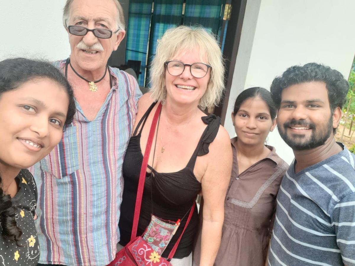 Dollyz Home - Sri Lanka 安伯朗戈德 外观 照片